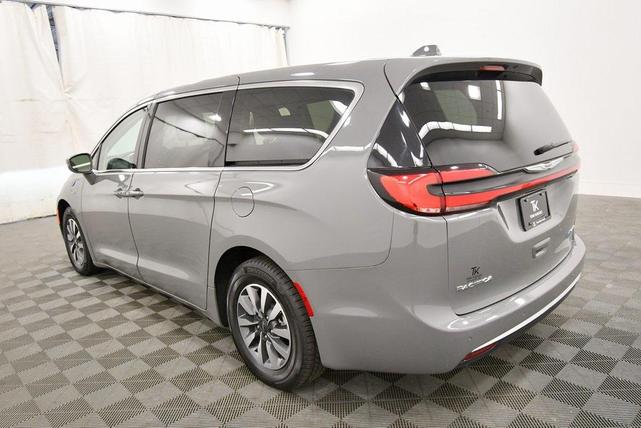 Photo of 2022 Ceramic Gray Clearcoat Chrysler Pacifica Hybrid
