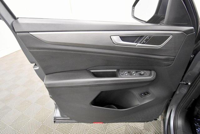 Photo of 2024 Silver Mist Metallic Volkswagen Atlas Cross Sport