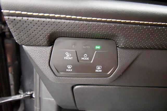 Photo of 2024 Silver Mist Metallic Volkswagen Atlas Cross Sport