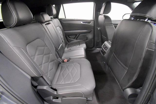 Photo of 2024 Silver Mist Metallic Volkswagen Atlas Cross Sport