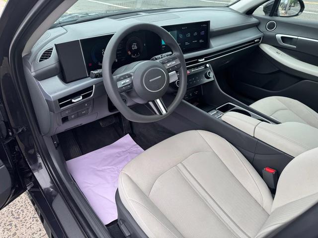Photo of 2025 Abyss Black Hyundai SONATA