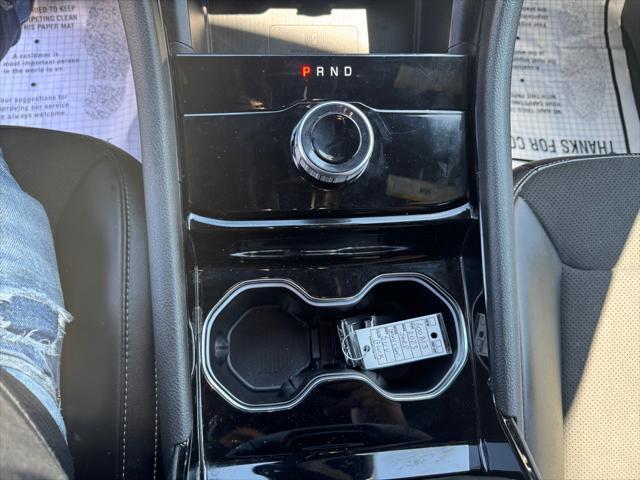 Photo of 2023 Diamond Black Crystal Pearlcoat Jeep Grand Cherokee