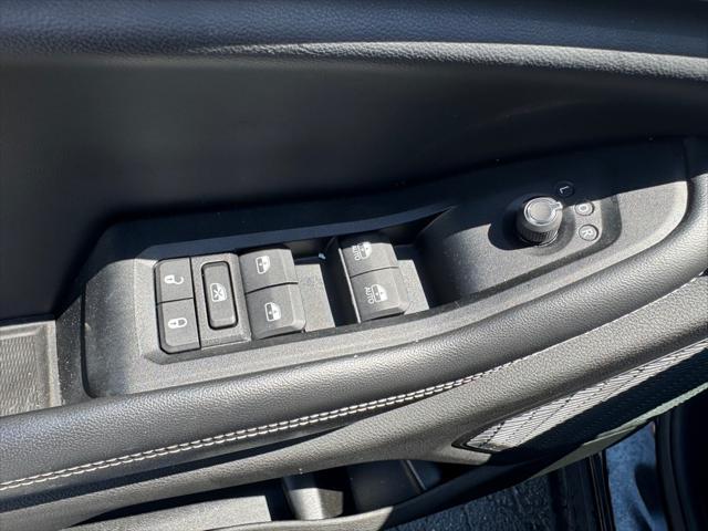 Photo of 2023 Diamond Black Crystal Pearlcoat Jeep Grand Cherokee