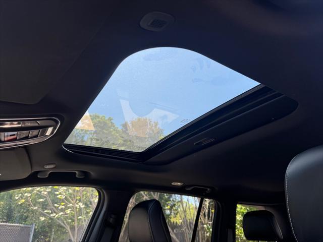 Photo of 2023 Diamond Black Crystal Pearlcoat Jeep Grand Cherokee