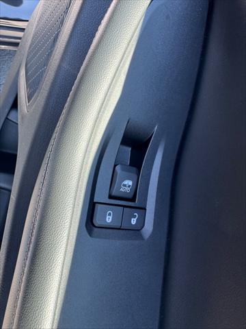 Photo of 2023 Diamond Black Crystal Pearlcoat Jeep Grand Cherokee