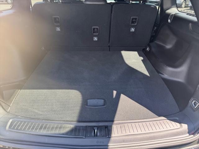 Photo of 2023 Diamond Black Crystal Pearlcoat Jeep Grand Cherokee
