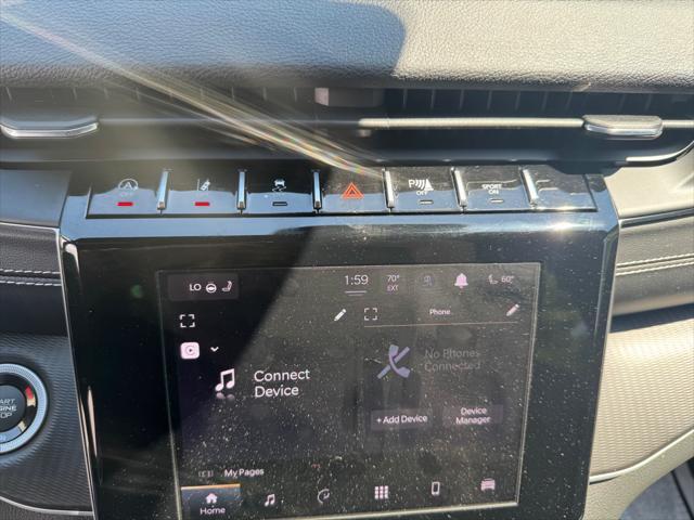 Photo of 2023 Diamond Black Crystal Pearlcoat Jeep Grand Cherokee