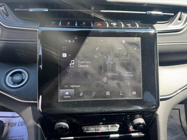 Photo of 2023 Diamond Black Crystal Pearlcoat Jeep Grand Cherokee