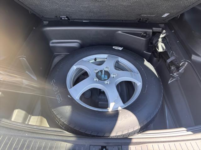Photo of 2023 Diamond Black Crystal Pearlcoat Jeep Grand Cherokee