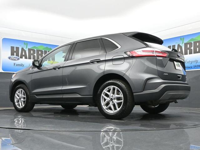 Photo of 2024 Carbonized Gray Metallic Ford Edge