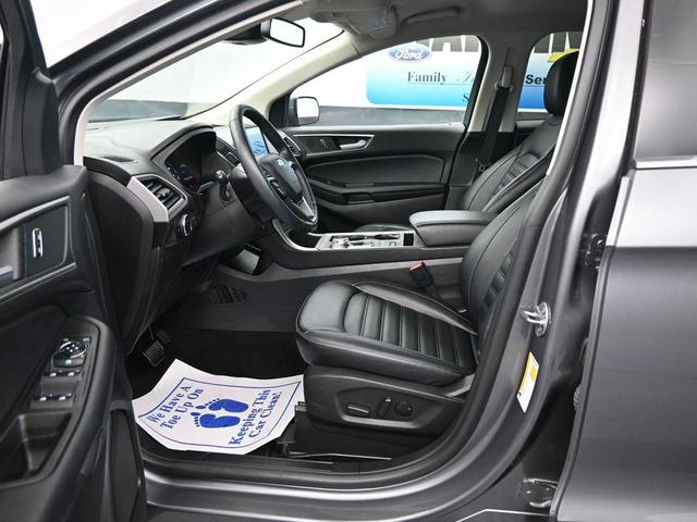 Photo of 2024 Carbonized Gray Metallic Ford Edge