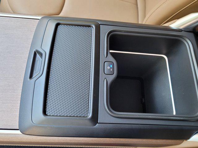 Photo of 2023 Fuji White Land Rover Range Rover
