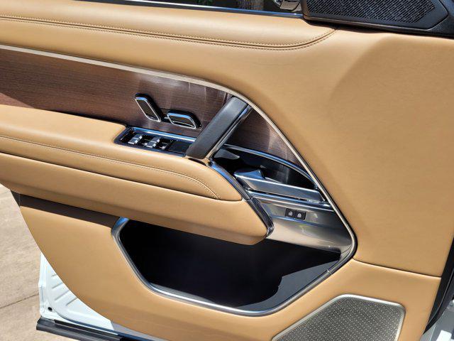 Photo of 2023 Fuji White Land Rover Range Rover