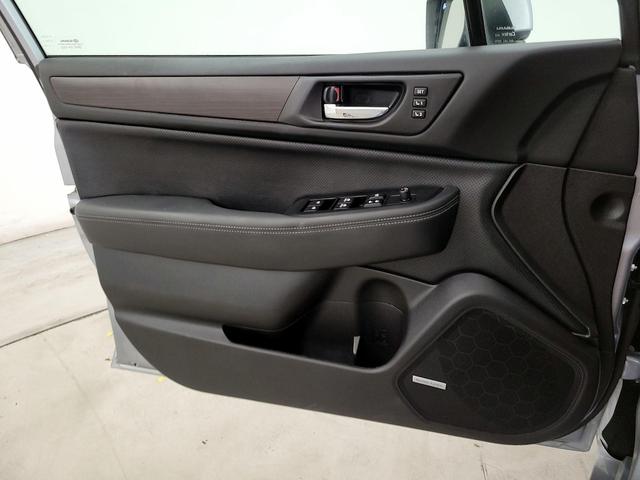 Photo of 2016 Silver Subaru Legacy