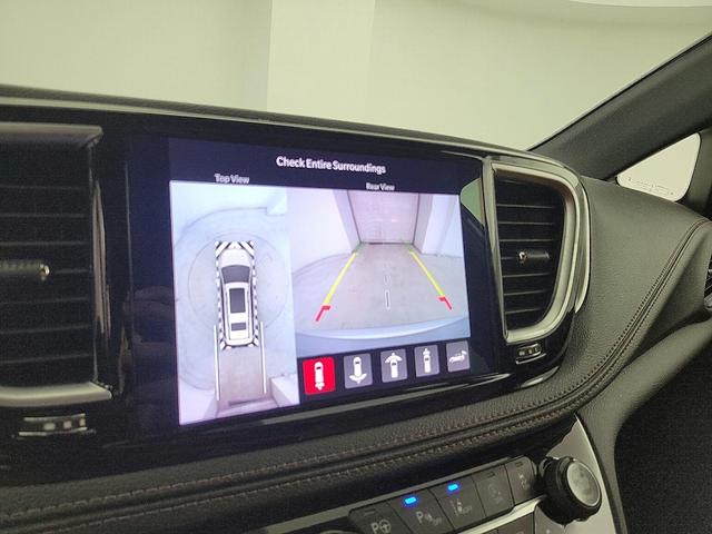 Photo of 2024 Silver Chrysler Pacifica