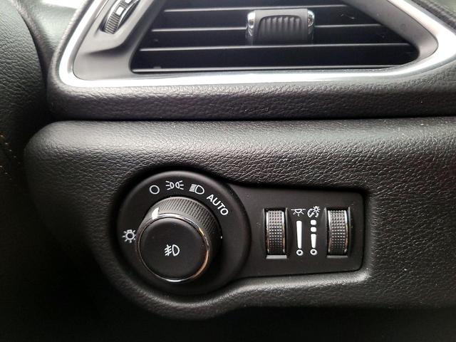 Photo of 2024 Silver Chrysler Pacifica