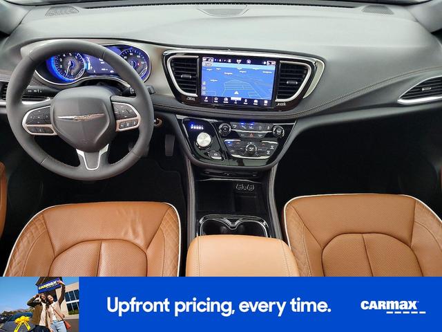 Photo of 2024 Silver Chrysler Pacifica