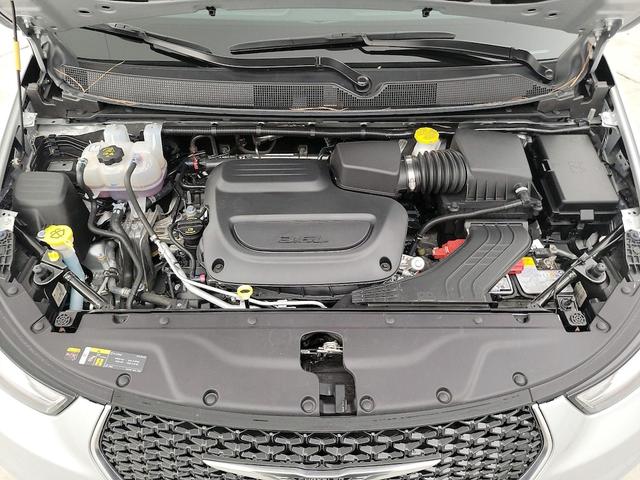 Photo of 2024 Silver Chrysler Pacifica