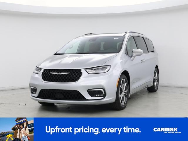 Photo of 2024 Silver Chrysler Pacifica