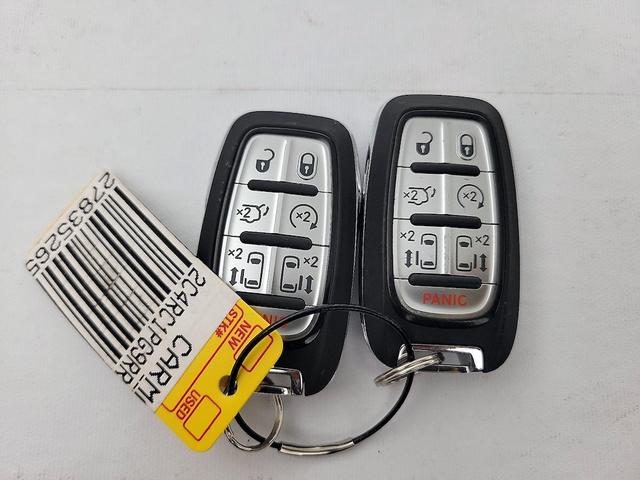 Photo of 2024 Silver Chrysler Pacifica