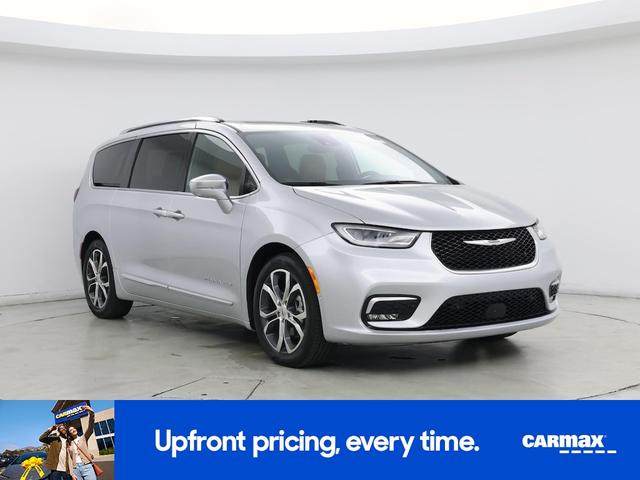 Photo of 2024 Silver Chrysler Pacifica