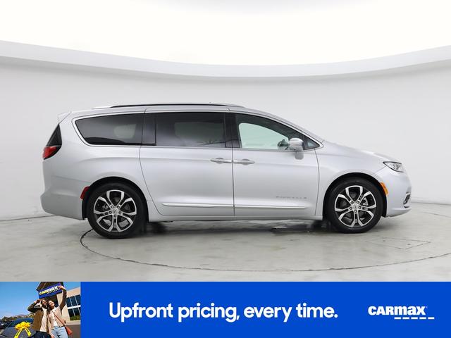 Photo of 2024 Silver Chrysler Pacifica