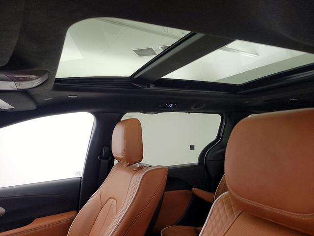 Photo of 2024 Silver Chrysler Pacifica