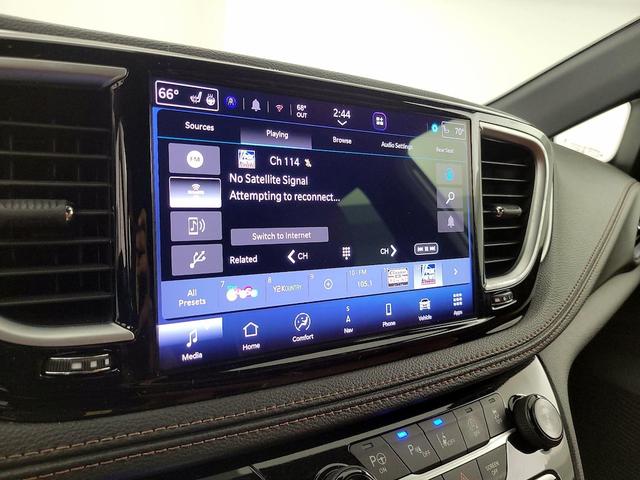 Photo of 2024 Silver Chrysler Pacifica