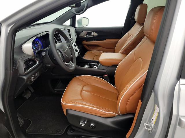 Photo of 2024 Silver Chrysler Pacifica