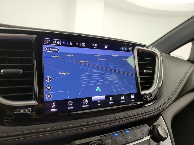 Photo of 2024 Silver Chrysler Pacifica