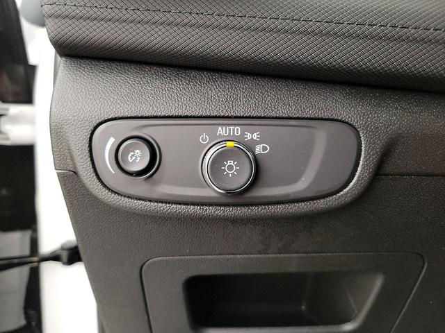 Photo of 2025 White Chevrolet Trailblazer