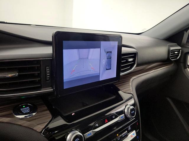 Photo of 2021 Black Ford Explorer