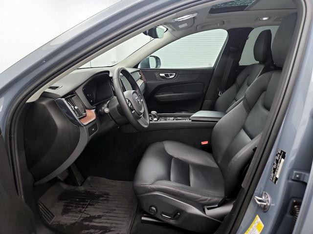 Photo of 2023 Blue Volvo XC60