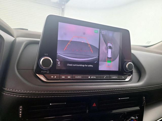 Photo of 2021 Gray Nissan Rogue