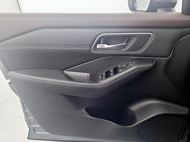 Photo of 2021 Gray Nissan Rogue