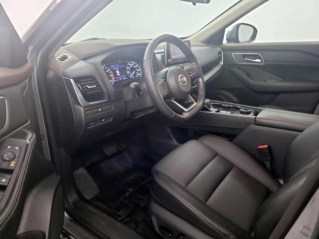 Photo of 2021 Gray Nissan Rogue