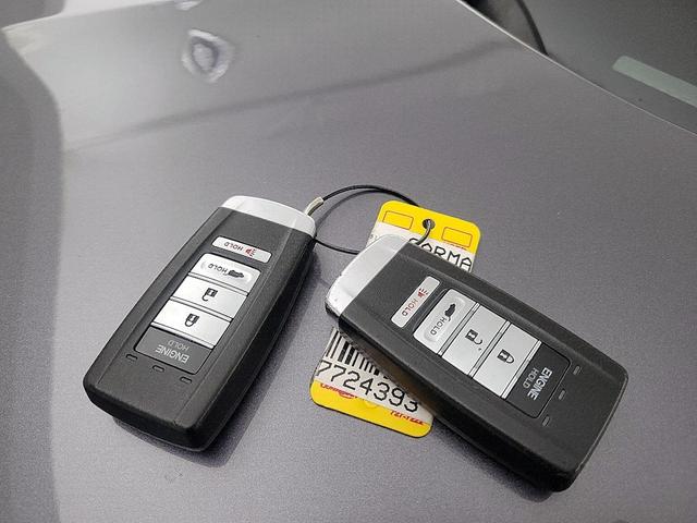 Photo of 2018 Gray Acura MDX