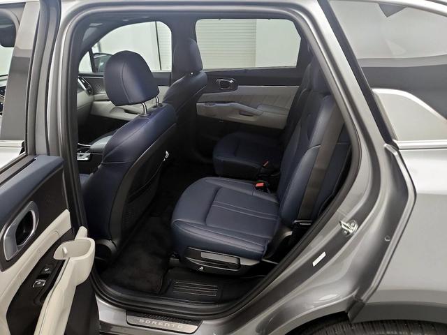 Photo of 2023 Gray Kia Sorento Plug-In Hybrid