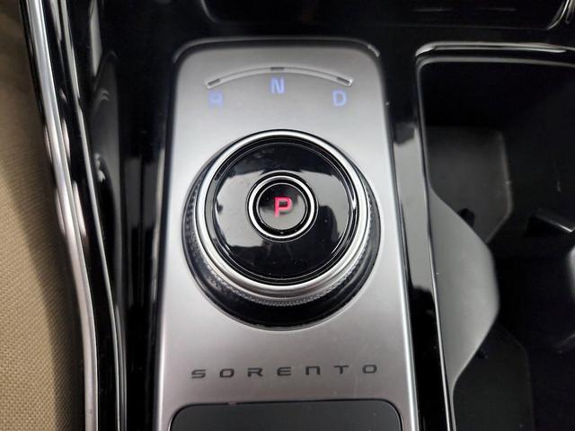 Photo of 2023 Gray Kia Sorento Plug-In Hybrid