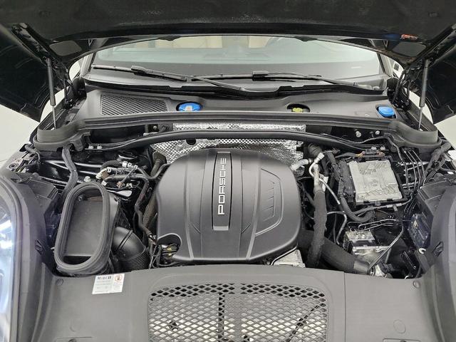 Photo of 2019 Black Porsche Macan