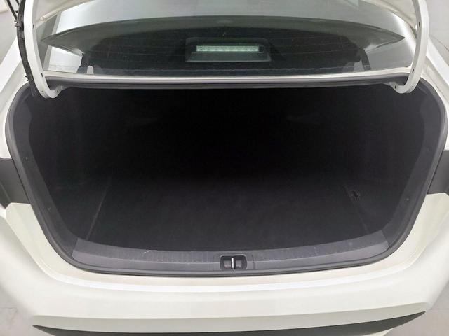 Photo of 2020 White Toyota Corolla