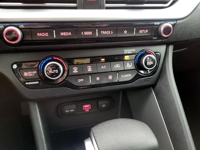 Photo of 2020 White Kia Niro