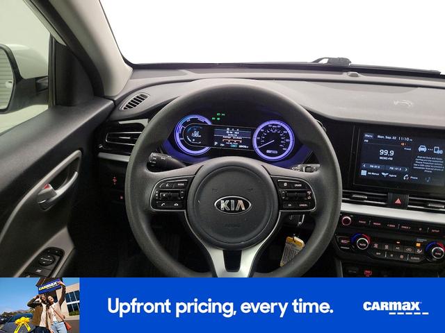 Photo of 2020 White Kia Niro