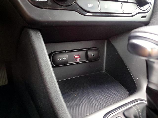 Photo of 2020 White Kia Niro