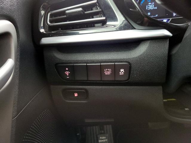 Photo of 2020 White Kia Niro