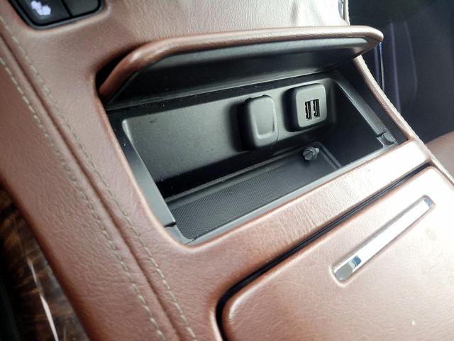 Photo of 2015 White Chevrolet Tahoe