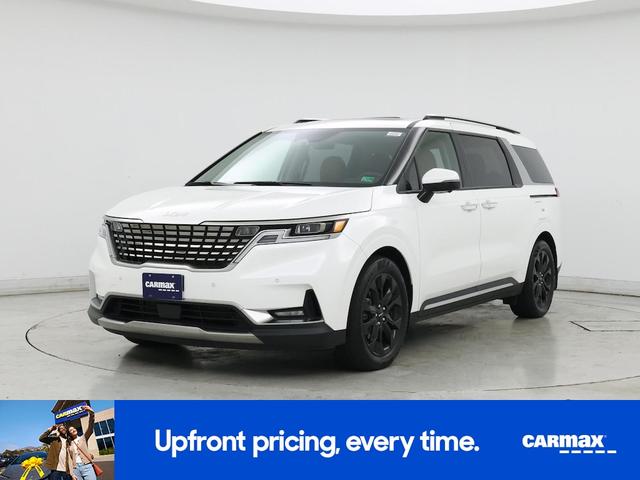 Photo of 2024 White Kia Carnival