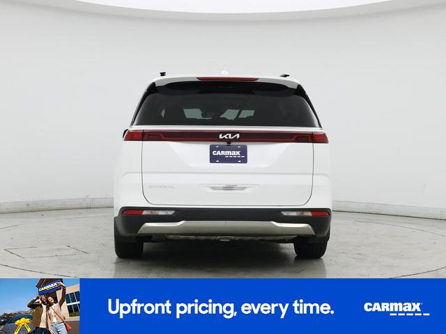 Photo of 2024 White Kia Carnival