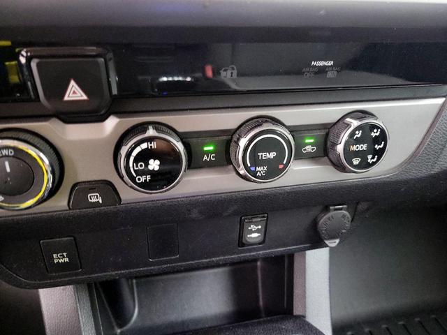 Photo of 2016 Silver Toyota Tacoma