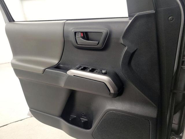 Photo of 2016 Silver Toyota Tacoma